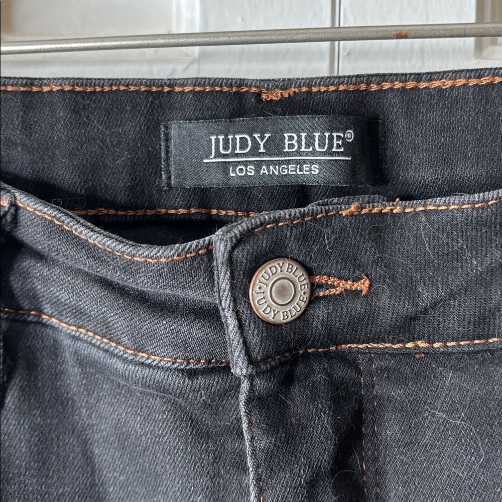 Judy Blue Black Denim Skinny Jeans with Contrast Stitching 13/31 - Picture 2 of 9